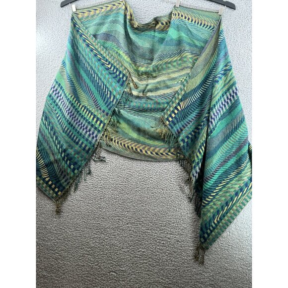 Multicolor Patterned Scarf With Fringe - Picture 5 of 6